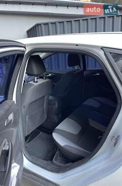 Хетчбек Ford Focus 2013 в 