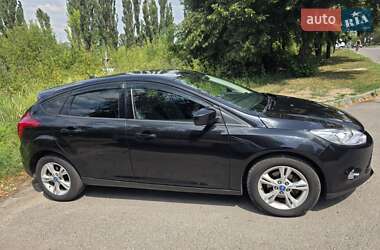 Хэтчбек Ford Focus 2011 в 