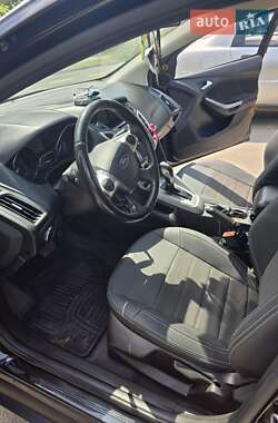 Хэтчбек Ford Focus 2011 в 