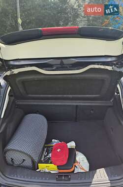 Хэтчбек Ford Focus 2011 в 