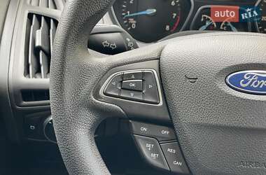 Хэтчбек Ford Focus 2015 в 