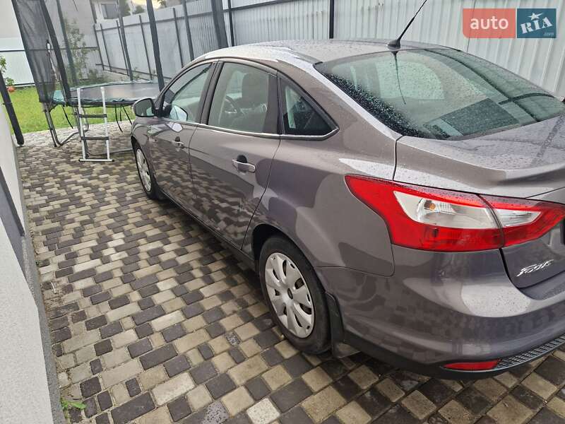 Седан Ford Focus 2013 в Киеве фото 14 Седан Ford Focus 2013 в Киеве