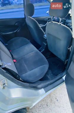 Седан Ford Focus 2001 в 