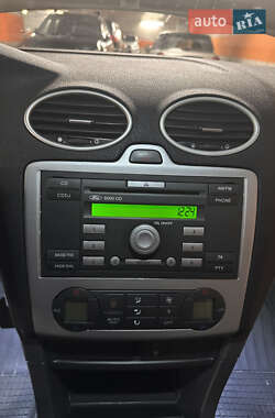 Хэтчбек Ford Focus 2005 в 