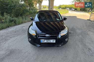 Хэтчбек Ford Focus 2012 в 