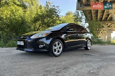 Хэтчбек Ford Focus 2012 в 