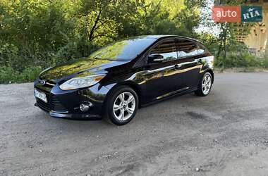 Хэтчбек Ford Focus 2012 в 