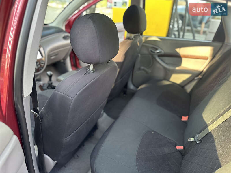 Седан Ford Focus 2000 в Черновцах
