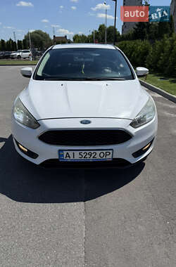 Седан Ford Focus 2015 в 