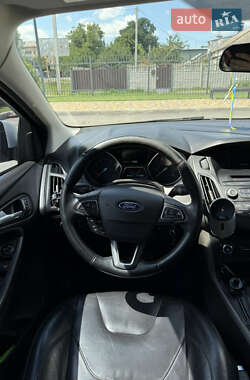 Седан Ford Focus 2015 в 