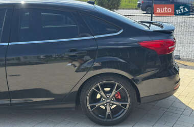 Седан Ford Focus 2015 в 