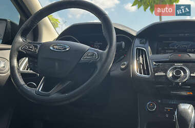 Седан Ford Focus 2015 в 