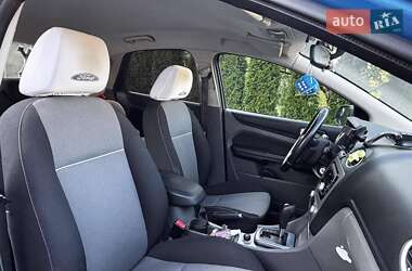 Хэтчбек Ford Focus 2010 в 
