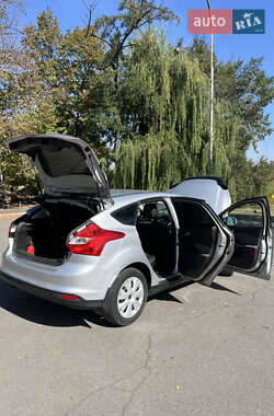 Хэтчбек Ford Focus 2011 в 