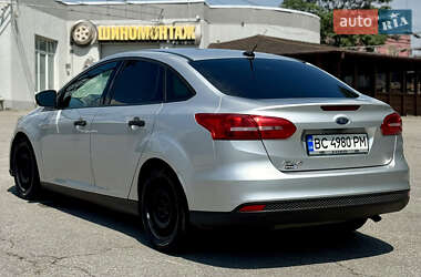 Седан Ford Focus 2015 в 