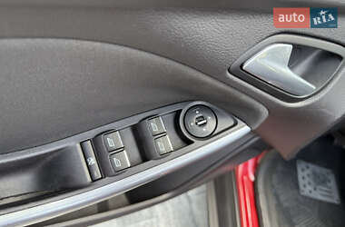 Хетчбек Ford Focus 2012 в 