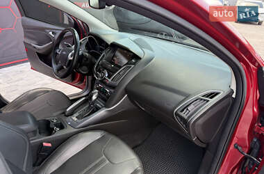 Хетчбек Ford Focus 2012 в 