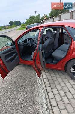 Хэтчбек Ford Focus 2006 в 