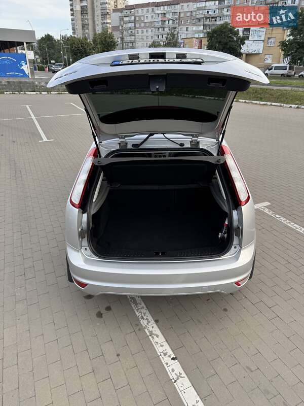 Хэтчбек Ford Focus 2010 в Сумах