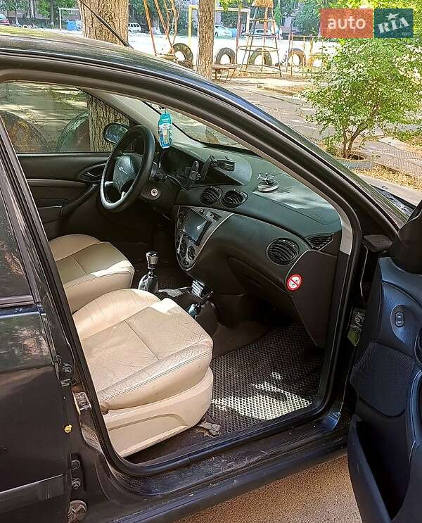 Хэтчбек Ford Focus 2001 в 