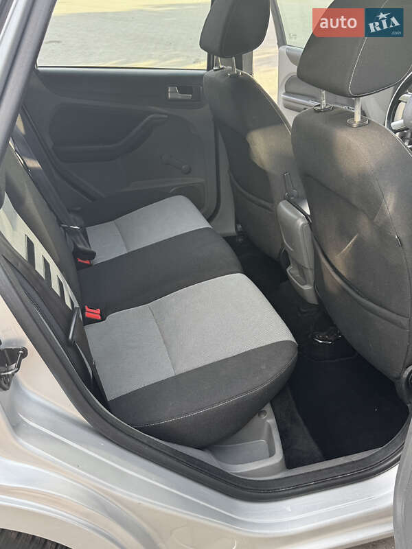 Универсал Ford Focus 2010 в Великой Багачке