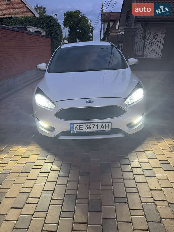 Хетчбек Ford Focus 2015 в Дніпрі