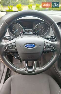 Хетчбек Ford Focus 2016 в 