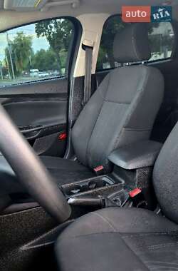 Седан Ford Focus 2015 в 