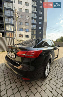 Седан Ford Focus 2015 в 