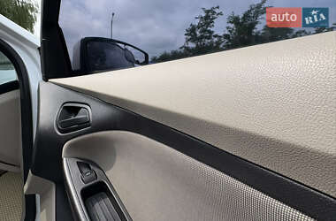 Седан Ford Focus 2012 в 