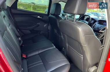 Хэтчбек Ford Focus 2012 в 