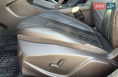 Хэтчбек Ford Focus 2012 в 