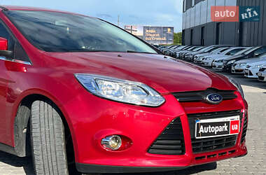 Хэтчбек Ford Focus 2012 в 