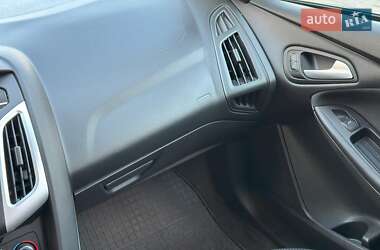 Седан Ford Focus 2015 в 