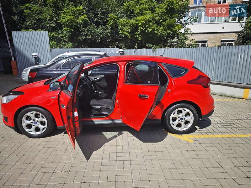 Хэтчбек Ford Focus 2015 в Киеве