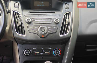 Хэтчбек Ford Focus 2015 в 