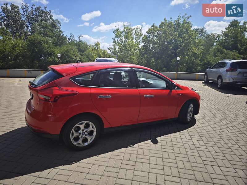Хэтчбек Ford Focus 2015 в Киеве