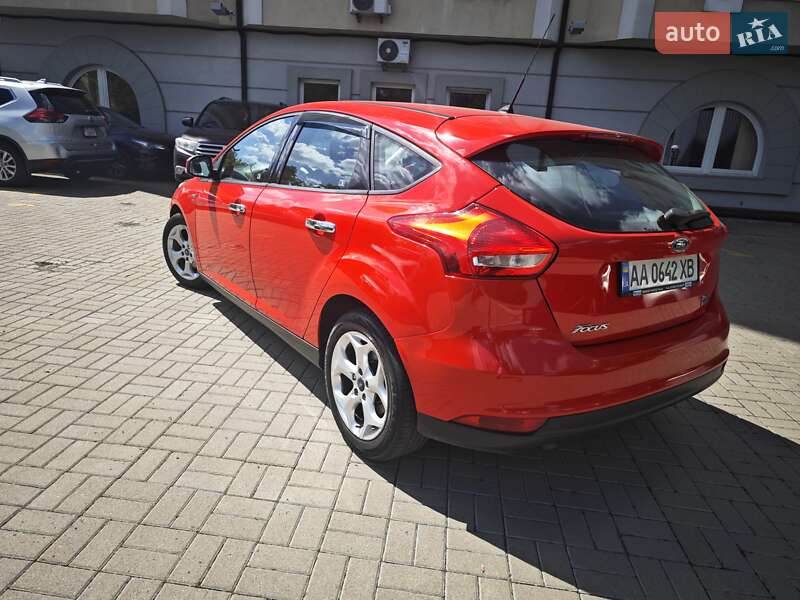Хэтчбек Ford Focus 2015 в Киеве