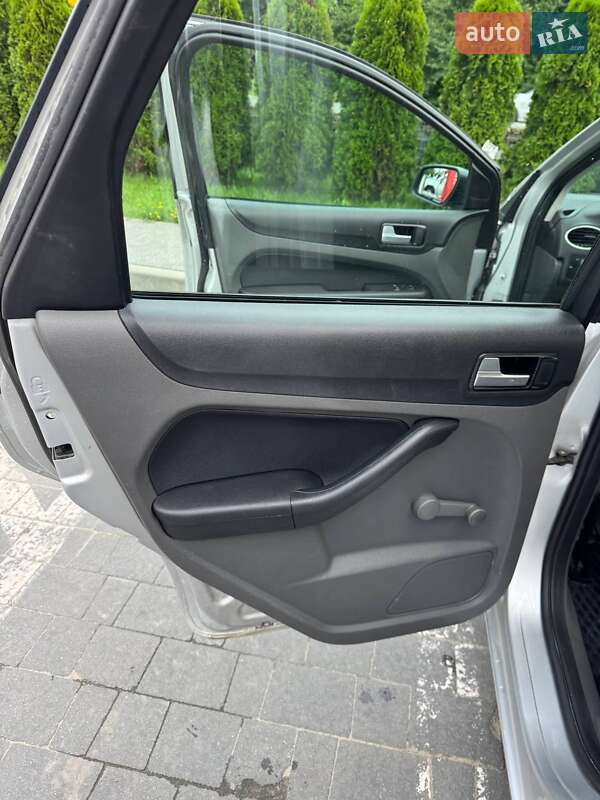 Универсал Ford Focus 2006 в Новояворовске