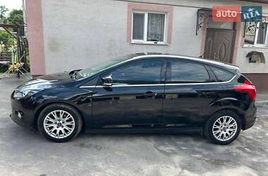 Хэтчбек Ford Focus 2011 в 