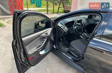 Хэтчбек Ford Focus 2011 в 