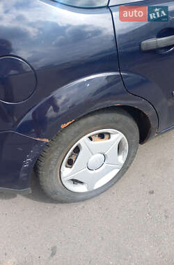 Хэтчбек Ford Focus 2005 в 