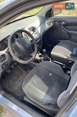 Хэтчбек Ford Focus 2004 в 