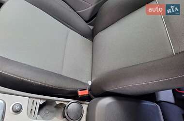Хэтчбек Ford Focus 2011 в 