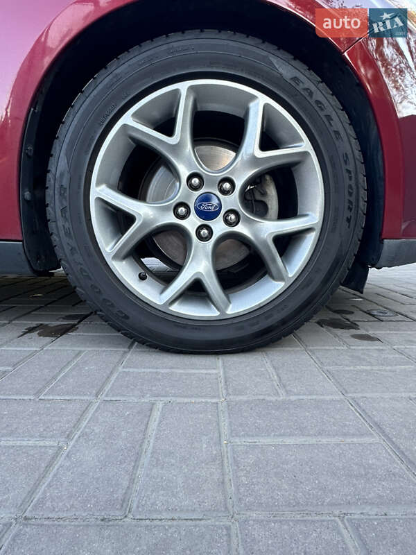Хэтчбек Ford Focus 2014 в Днепре