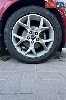 Хэтчбек Ford Focus 2014 в 