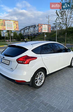 Хэтчбек Ford Focus 2015 в 