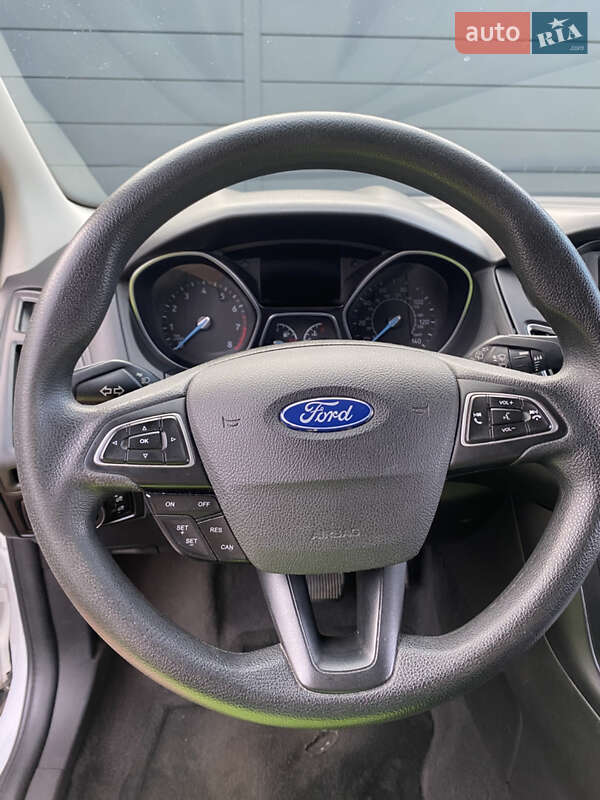 Хэтчбек Ford Focus 2015 в Киеве
