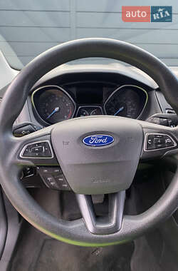 Хэтчбек Ford Focus 2015 в 
