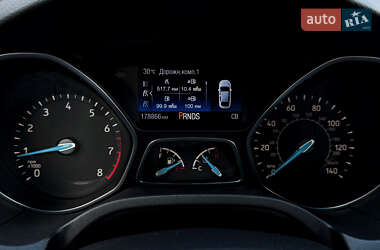 Седан Ford Focus 2015 в 